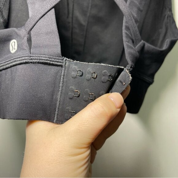 *SOLD* Lululemon women's Black Breath it in Luxtreme sporty sports bra in US 4 - Picture 7 of 9